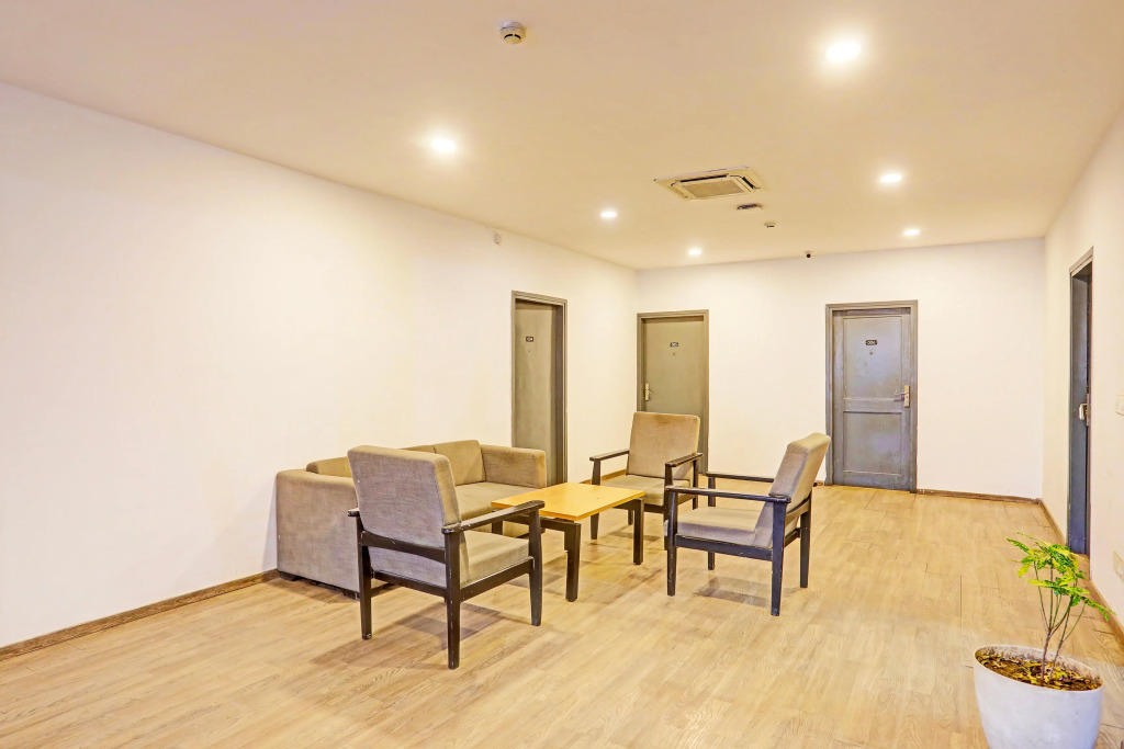 Super OYO Townhouse Vijay Khand Gomti Nagar