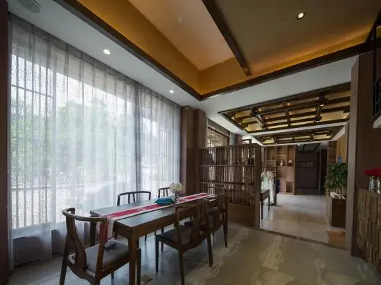 Sansheng Sanshi 180° River View Courtyard (Yunqiao, Fenghuang Ancient Town)