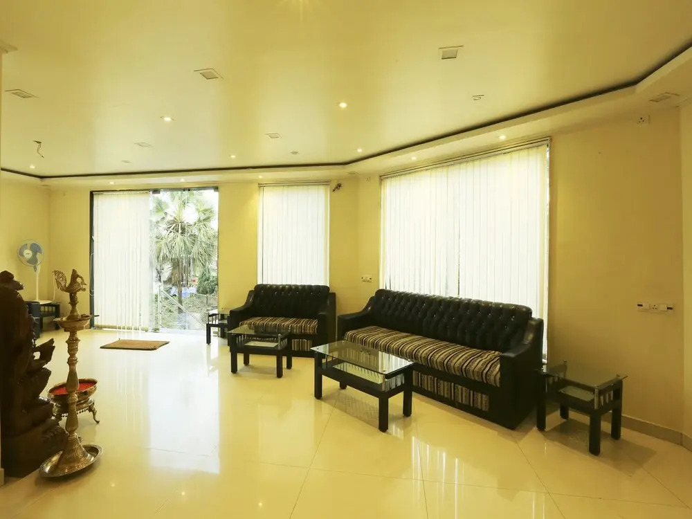 OYO 10565 Hotel Mira International