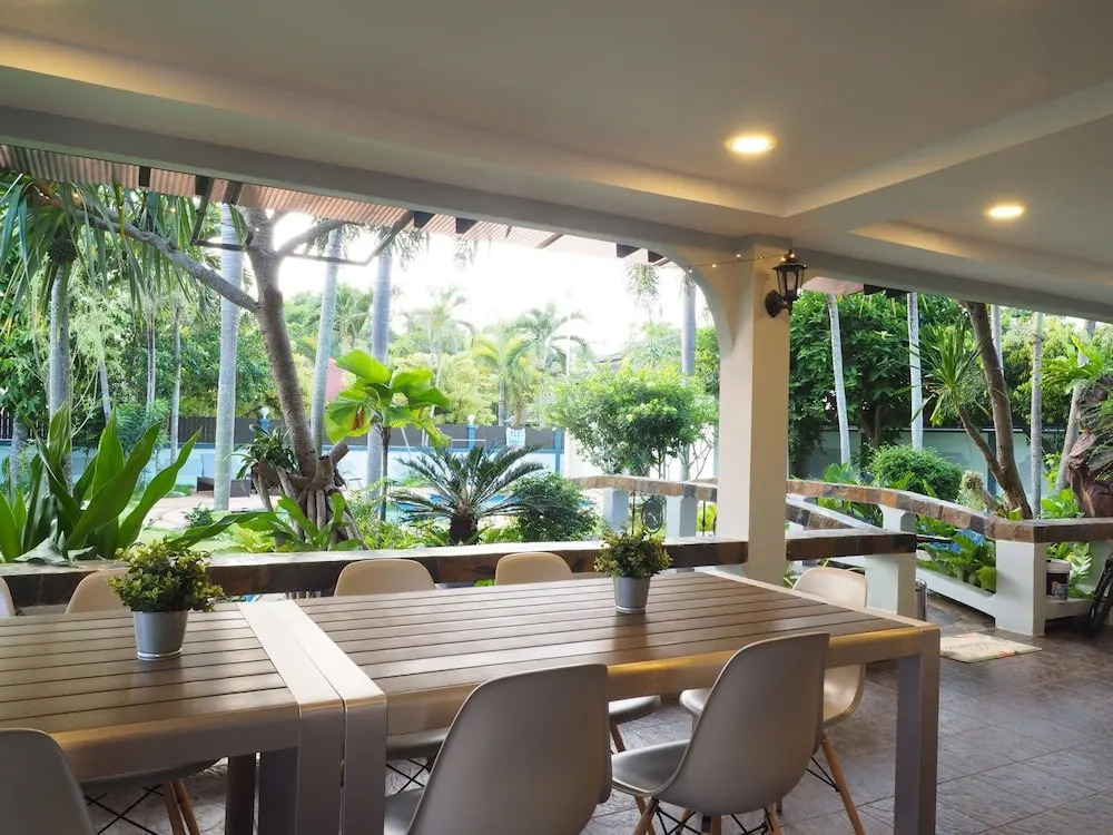Lets Chill Pool Villa Najomtien Sattahip