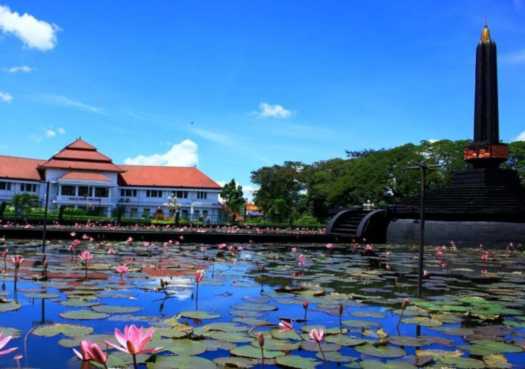 Tuwuh Hotel at Kayutangan