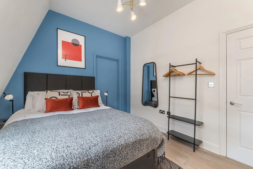 140 Minories