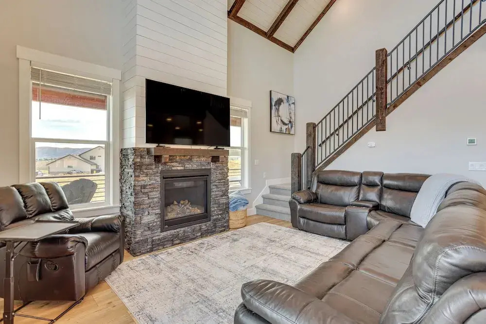 Mtn & Lake Views: Family Retreat in Bear Lake!