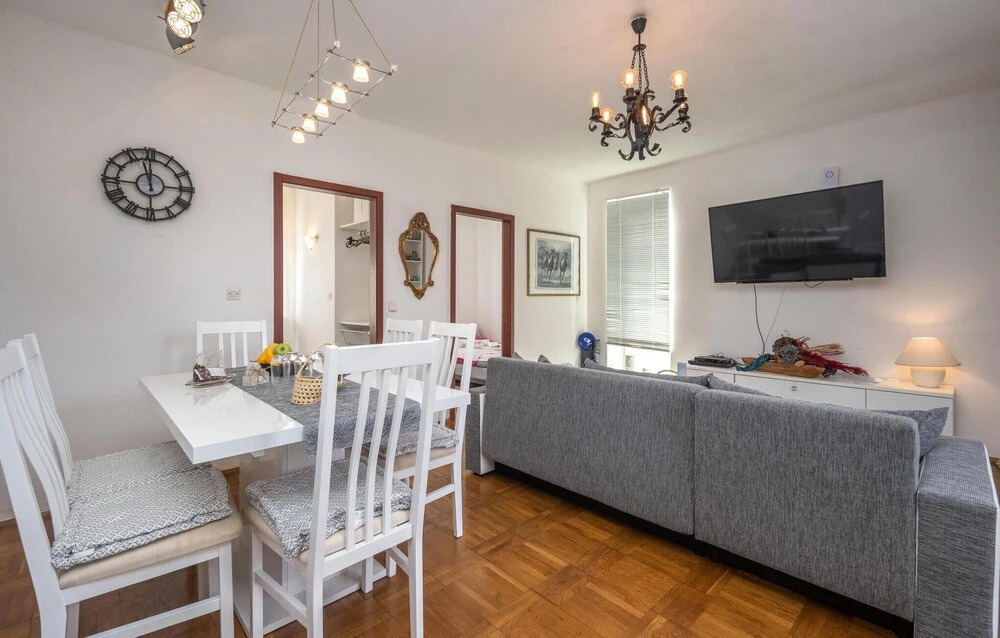 Nice Apartment in Malinska With Wifi and 3 Bedrooms