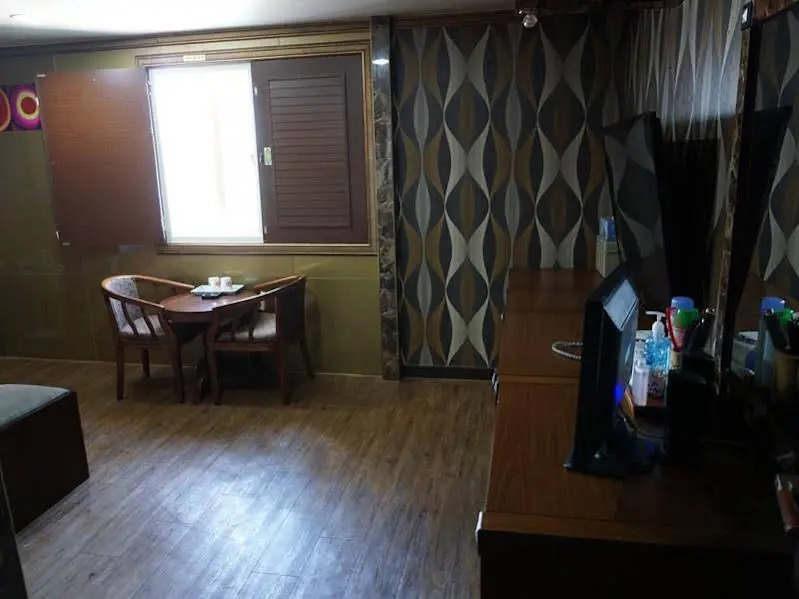 Opera Motel