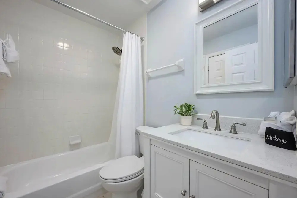 Sunshine & Whiskey Condo for 6 With Resort Amenities Near Grand Boulevard