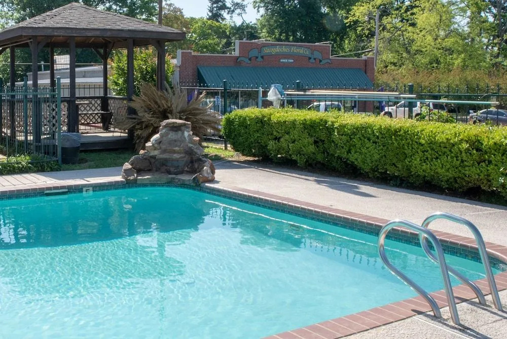 Victorian Inn & Suites