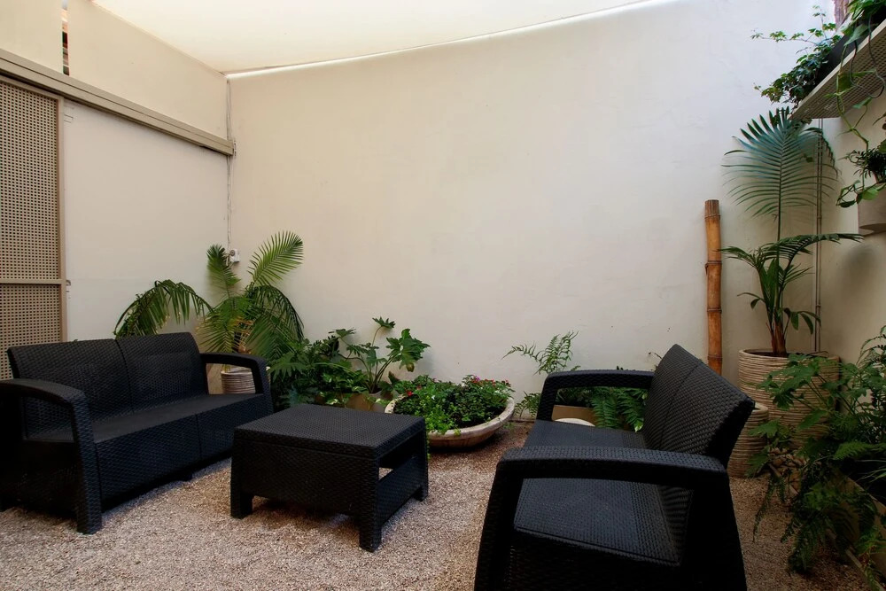 Modern Central Studio 5 min to Beach