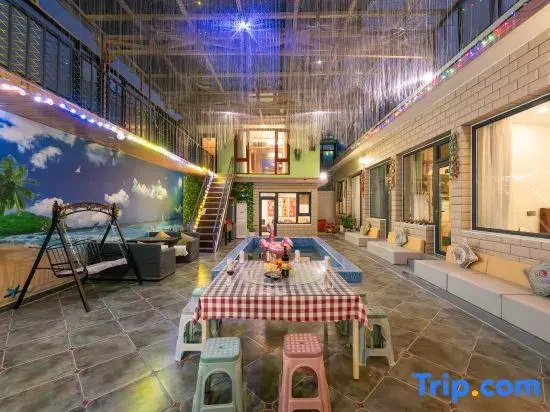 Guanshan Yue  swimming pool  prvate banquet Homestay (Qinglong Gorge)