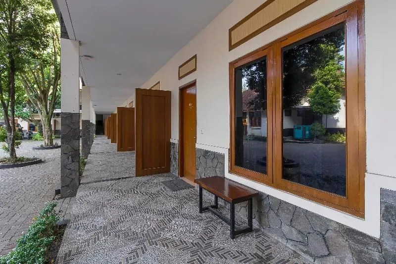 RedDoorz Plus Near Taman Lalu Lintas Bandung
