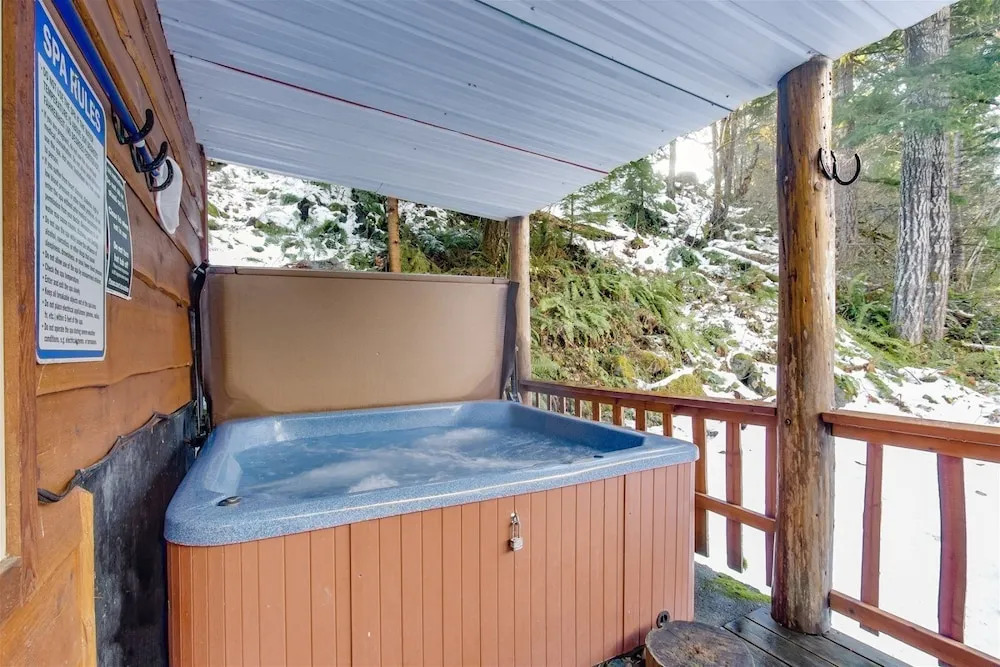 Bear Hideaway
