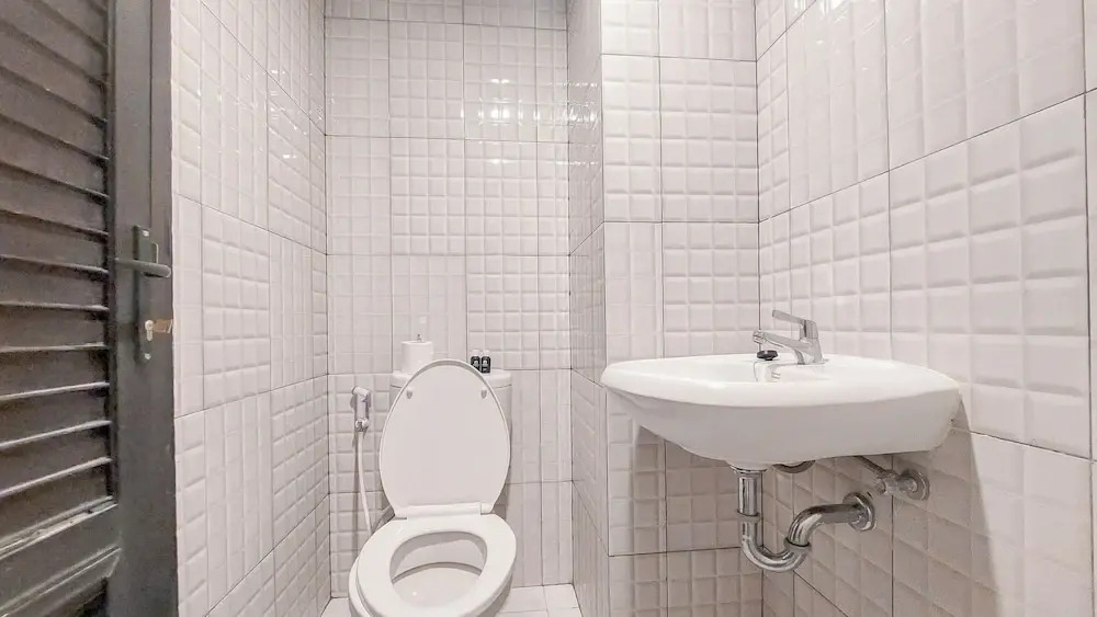 Best Deal and Cozy Studio De Prima Apartment By Travelio