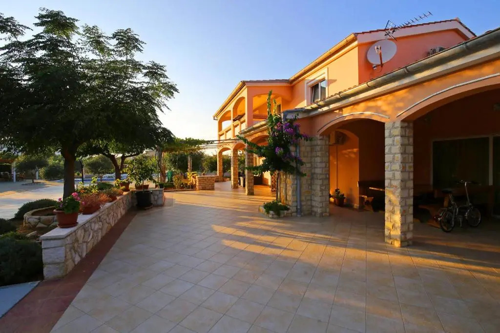 Apartments Nikaia