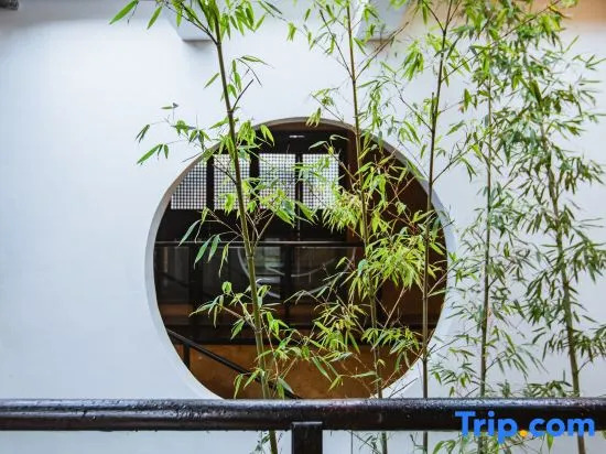 Liuzhou Qishe Hotel (Yaoyu Ancient Town Flagship Store)