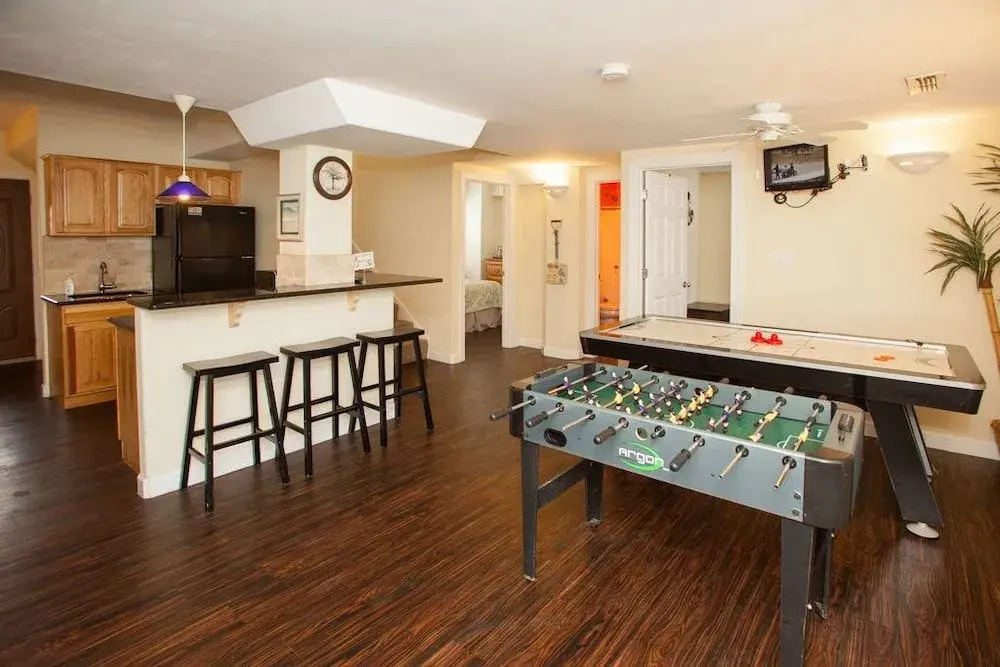 Down By The Sea - 9 Br Home