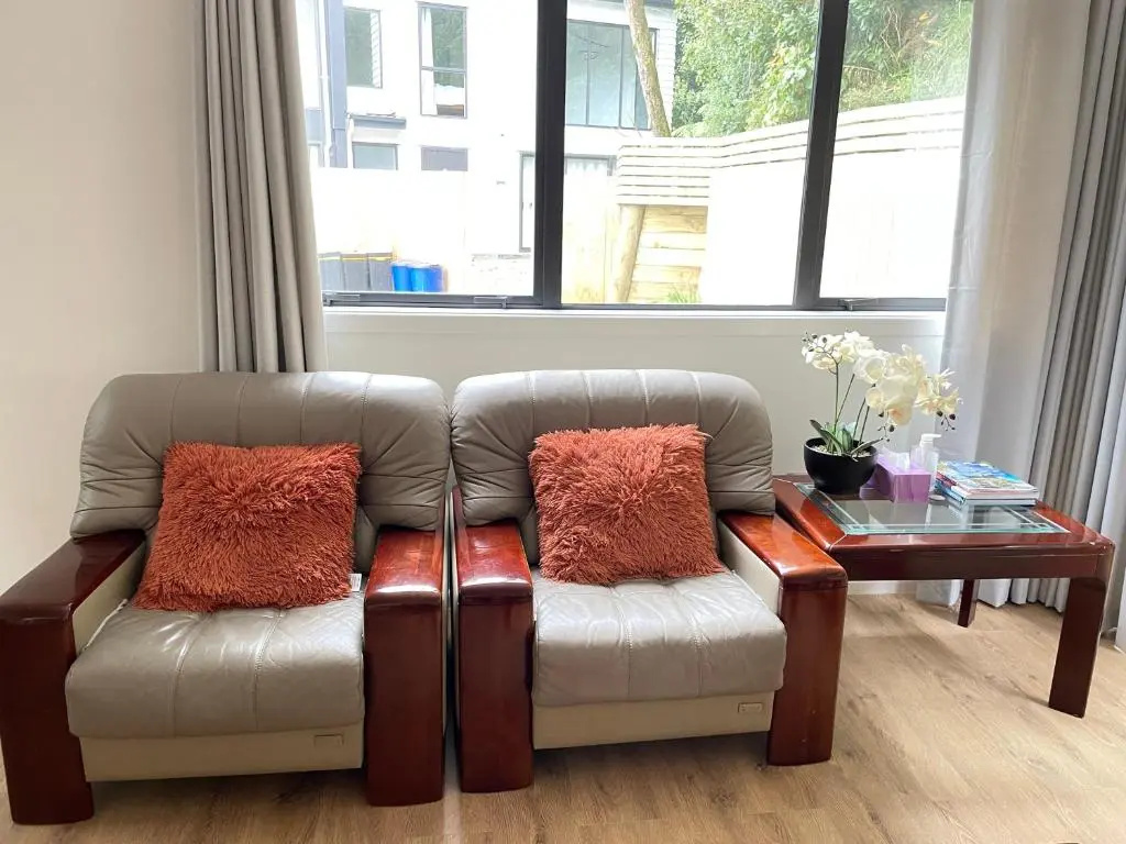 NO PARTY ALLOWED, Entire Brand New 3 bedroom townhouse, free unlimited fibre wifi and free parking