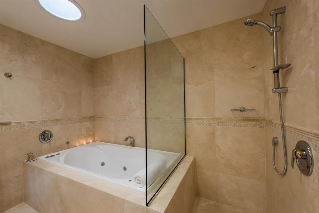 Fino Hotel & Suites