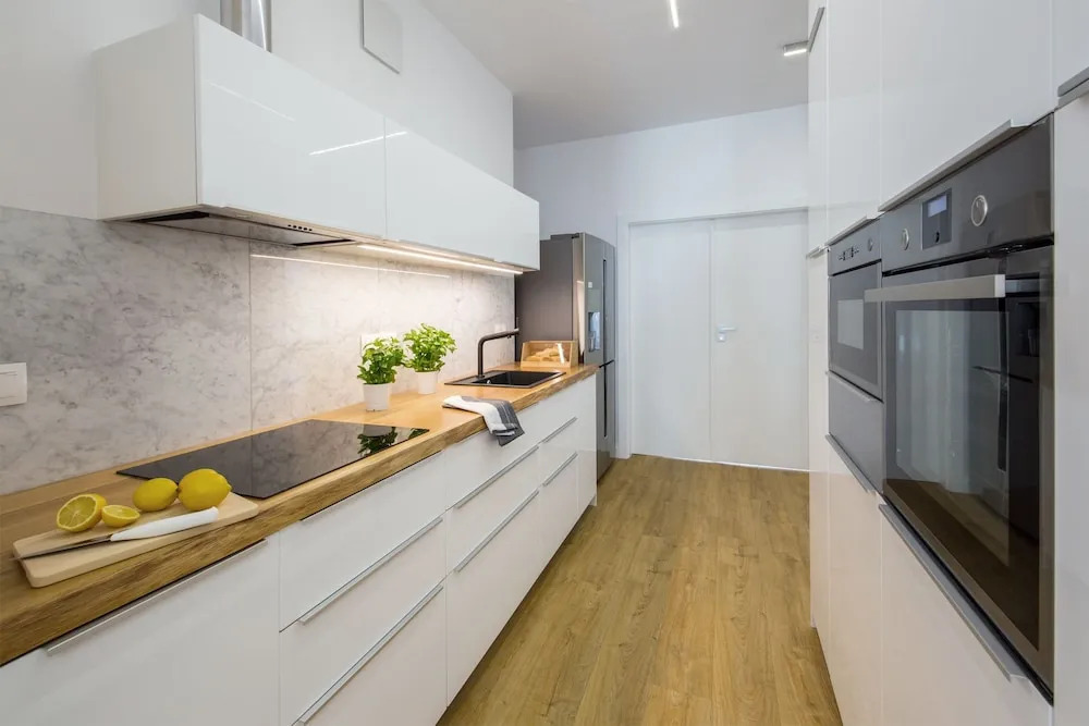 NEW apartament 4 bedrooms near Airport