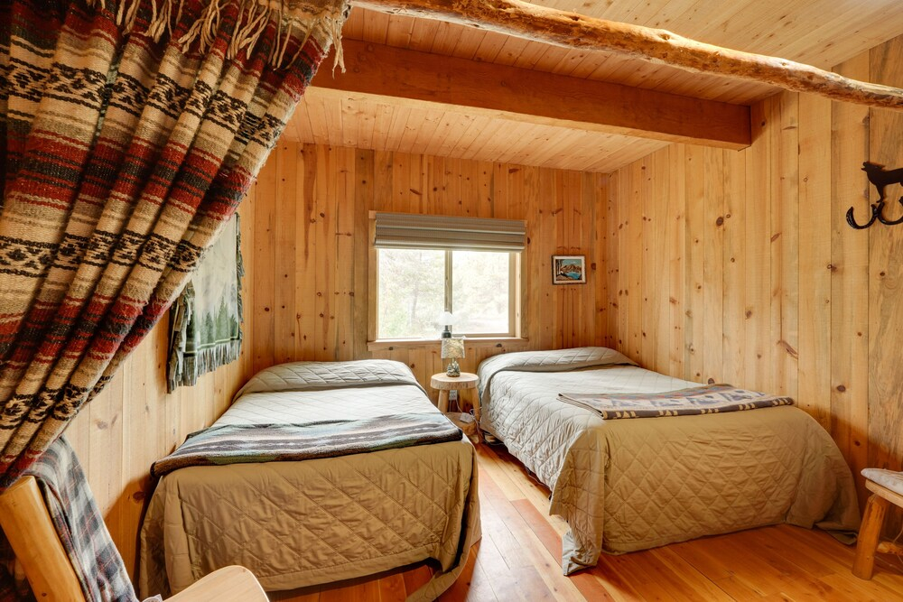 Pet-friendly House w/ Deck: Near Crater Lake!