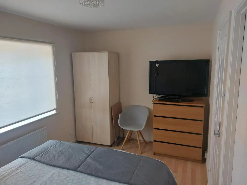 Ensuite Room near Canal