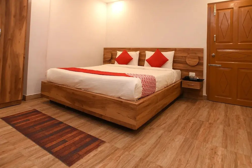 OYO 28824 La Castle Residency