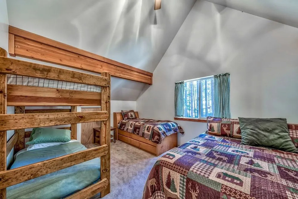 2716HM Hank Monk - 2 Br Chalet