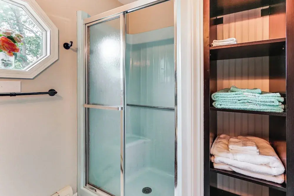 Walk to Town: Charming Unit w/ Balcony in Bedford!