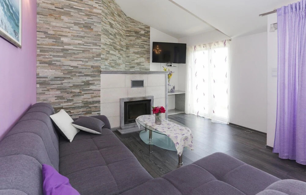 Stunning Home in Kastel Sucurac With 5 Bedrooms, Wifi and Outdoor Swimming Pool