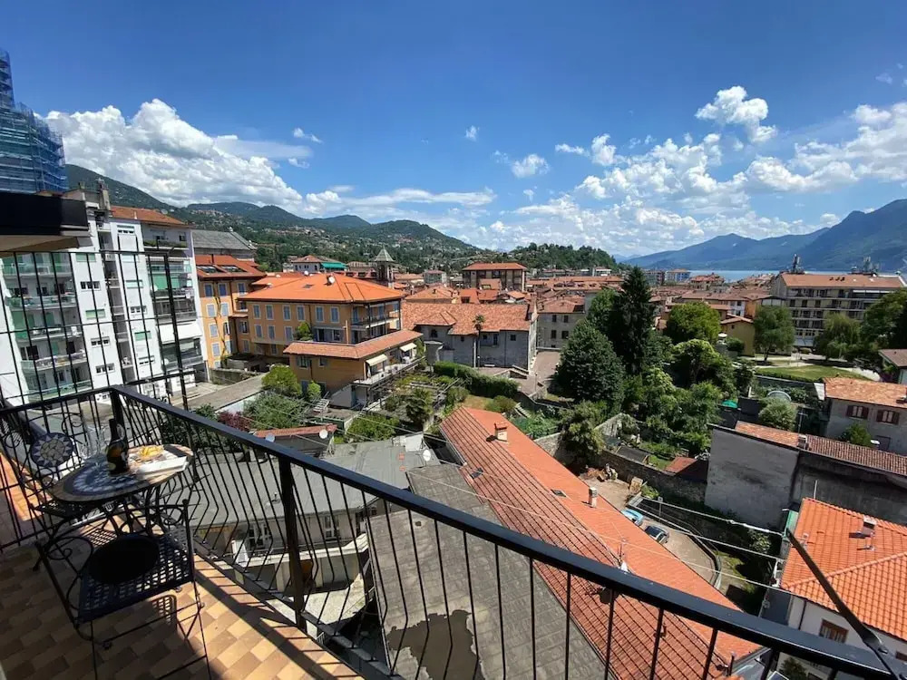Romantica Suite Modern Apartment in Verbania Intra