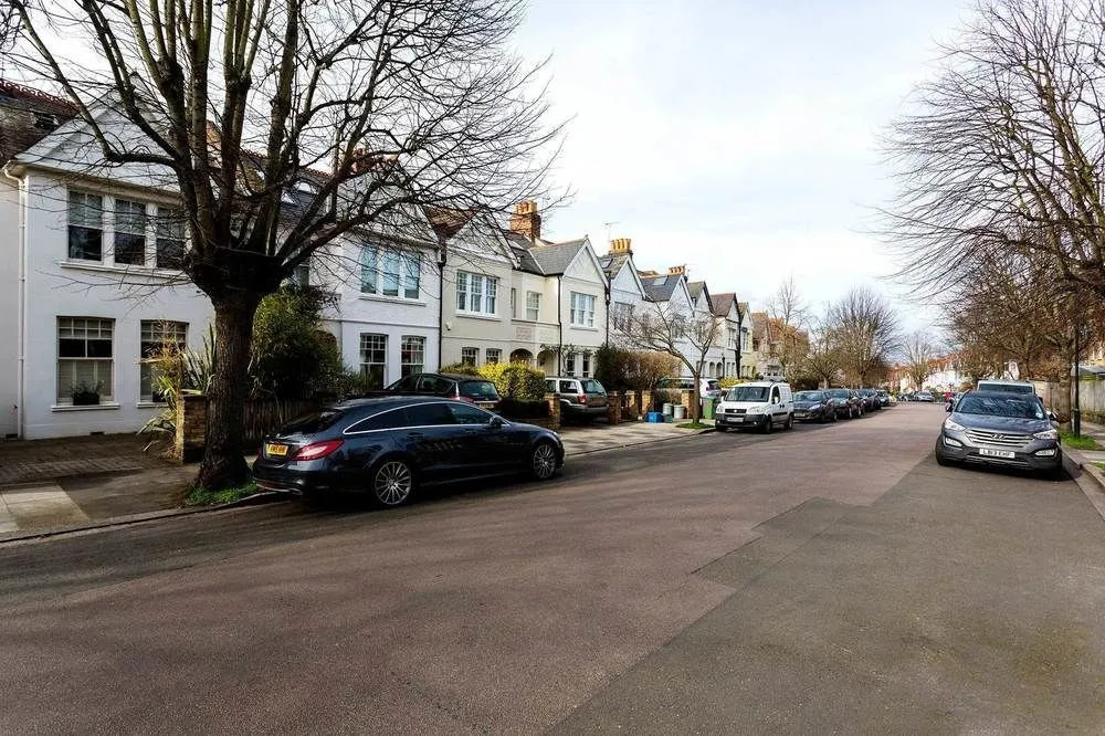 Veeve - Noble Richmond