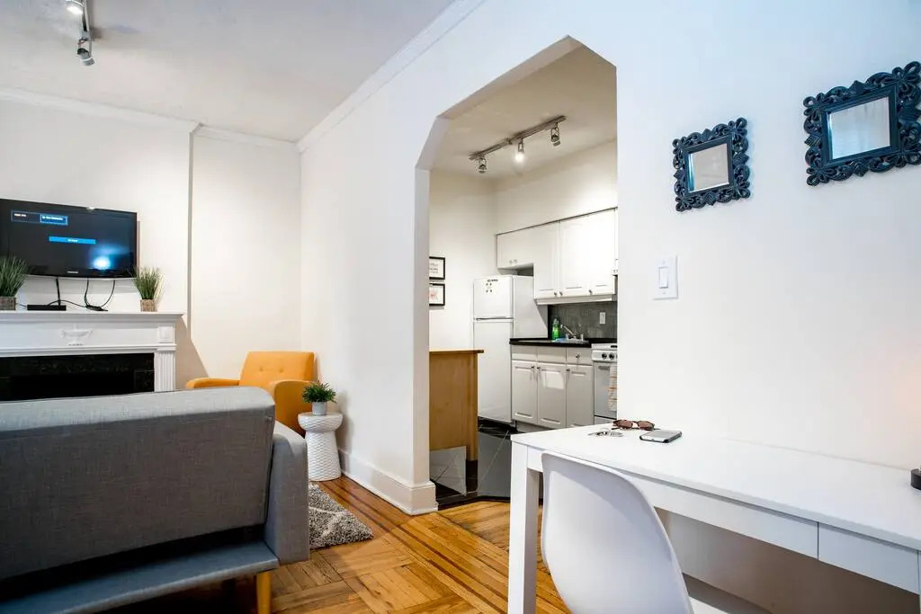 61-2c Prime UES 2BR Newly Furnished Best Value
