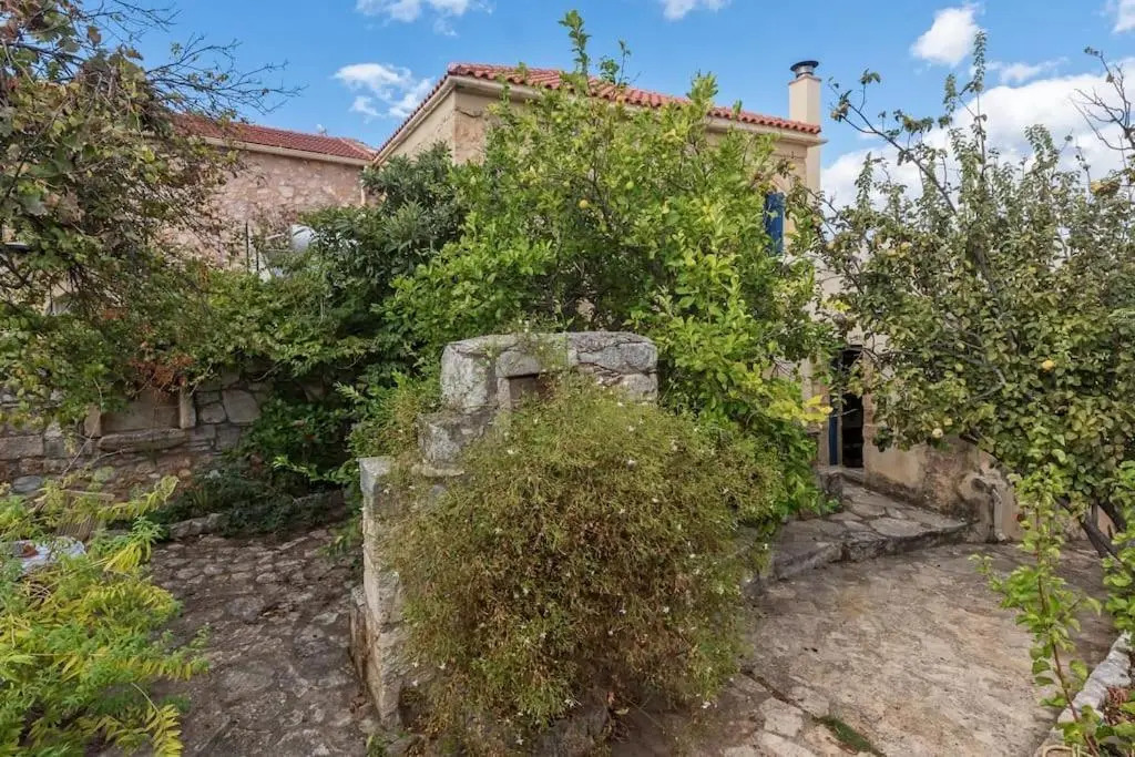 Hekate House, bohemian country house, 4 bedrooms for 8 persons