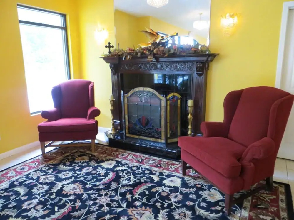 Golden Manor Inn & Suites