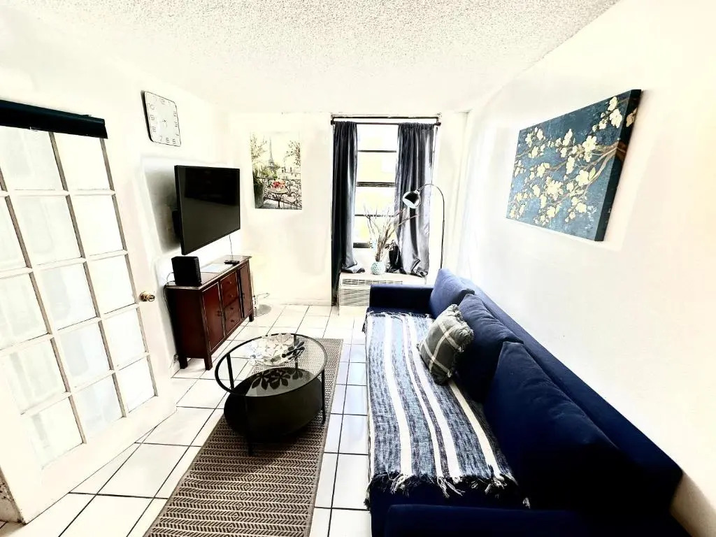 1 bedroom in the BEST location in South Beach !
