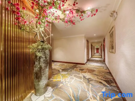 Holiday Inn (Fuyang Yingzhou District City Normal College)