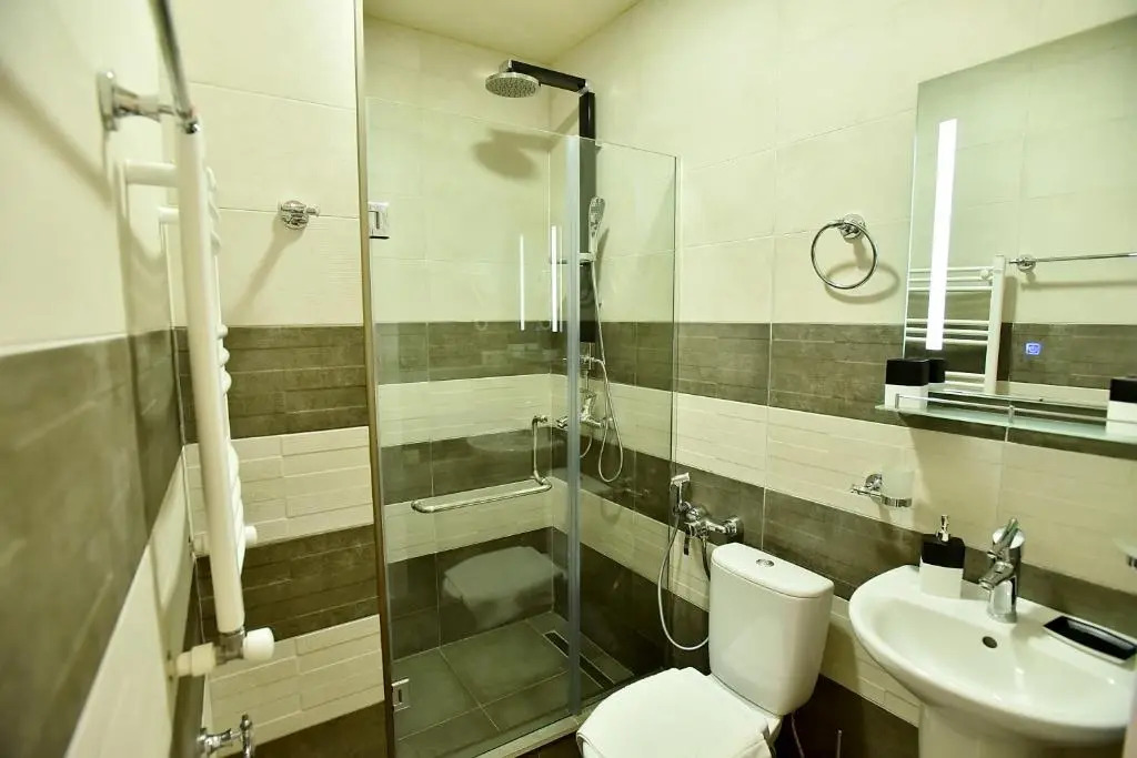 Luxury 6BR 240sqm Apartment in Vere Tower Perfect for Groups in Tbilisi