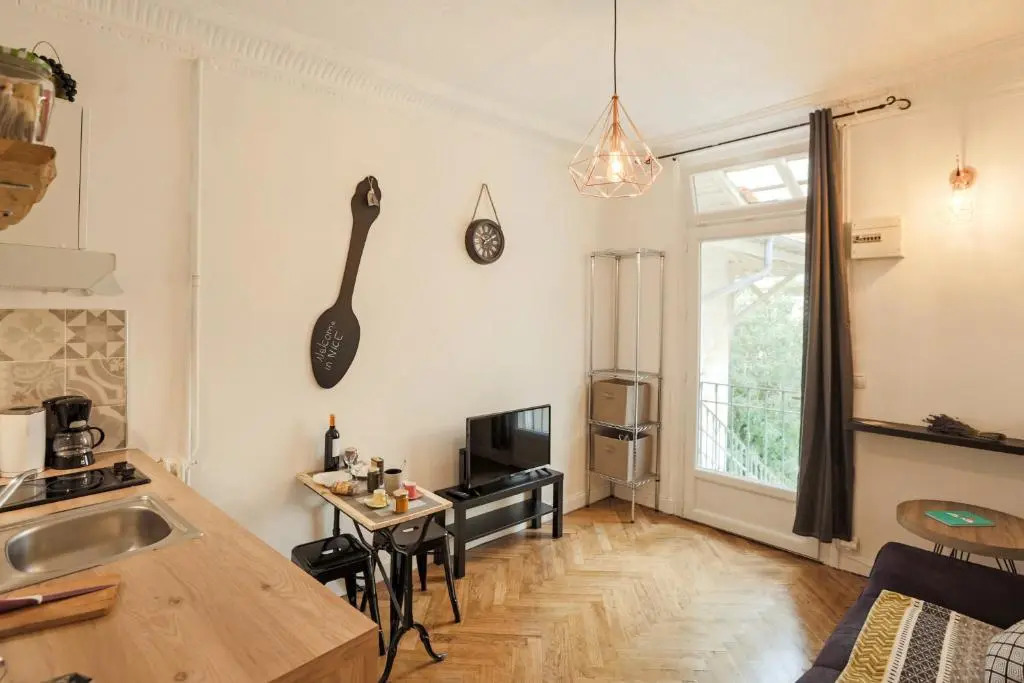 Amazing 1 Bedroom Loft in Nice City Centre Seafront