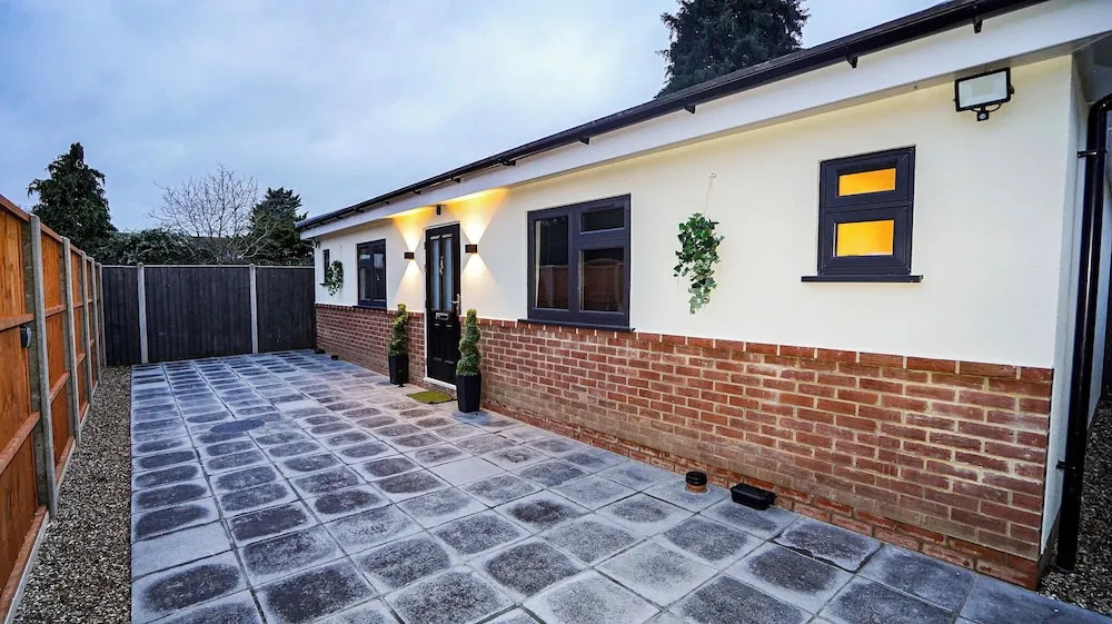 E2M Wisteria House Heathrow Free Parking