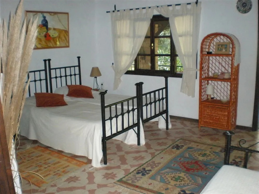 Bakkhos Guesthouse