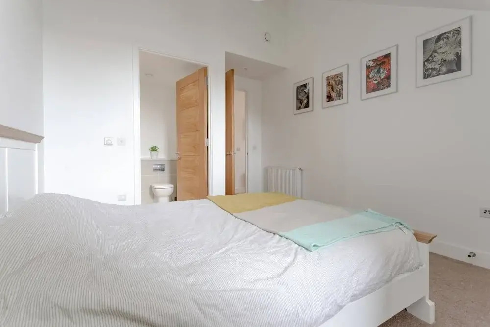 Charming 2 Bedroom Penthouse Apartment in Bethnal Green