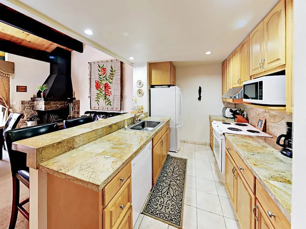 1001 Commonwealth Dr Condo Unit 101 - 3 Br condo by RedAwning