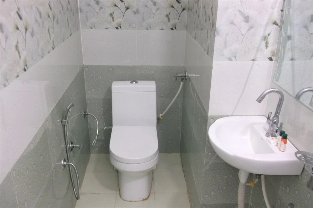 OYO 10360 Hotel Grand Manoranjan