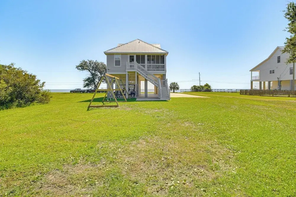 Walk to Beach: Oceanfront Home w/ Outdoor Kitchen