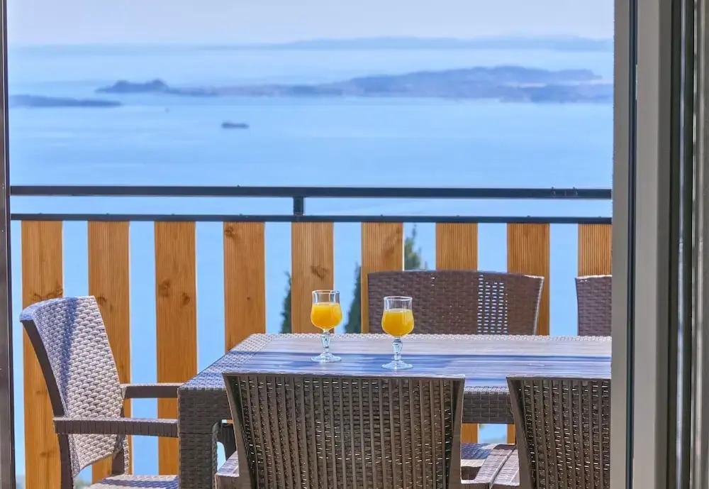 Christine's Seaview by Corfuescapes