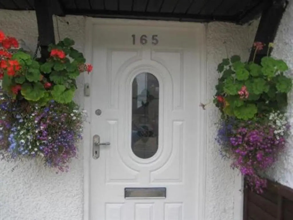 Comfortable Family room with Tv, Free Fast Wifi, Sleeps 3