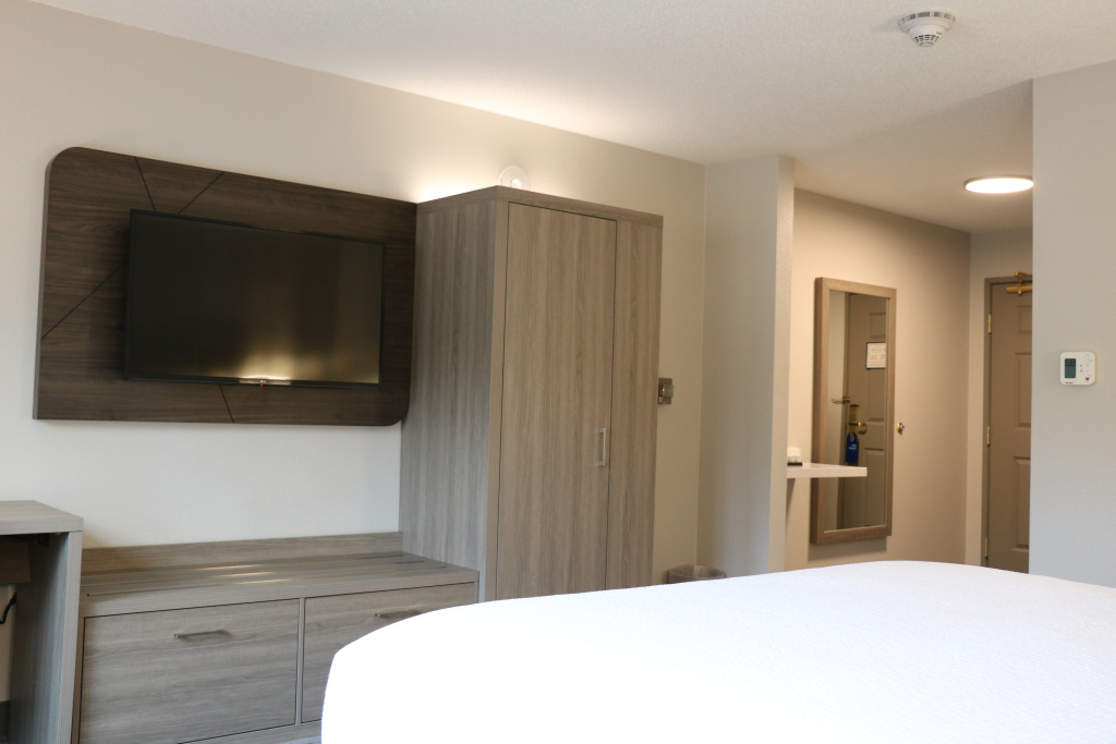 Holiday Inn Express & Suites Marquette by IHG