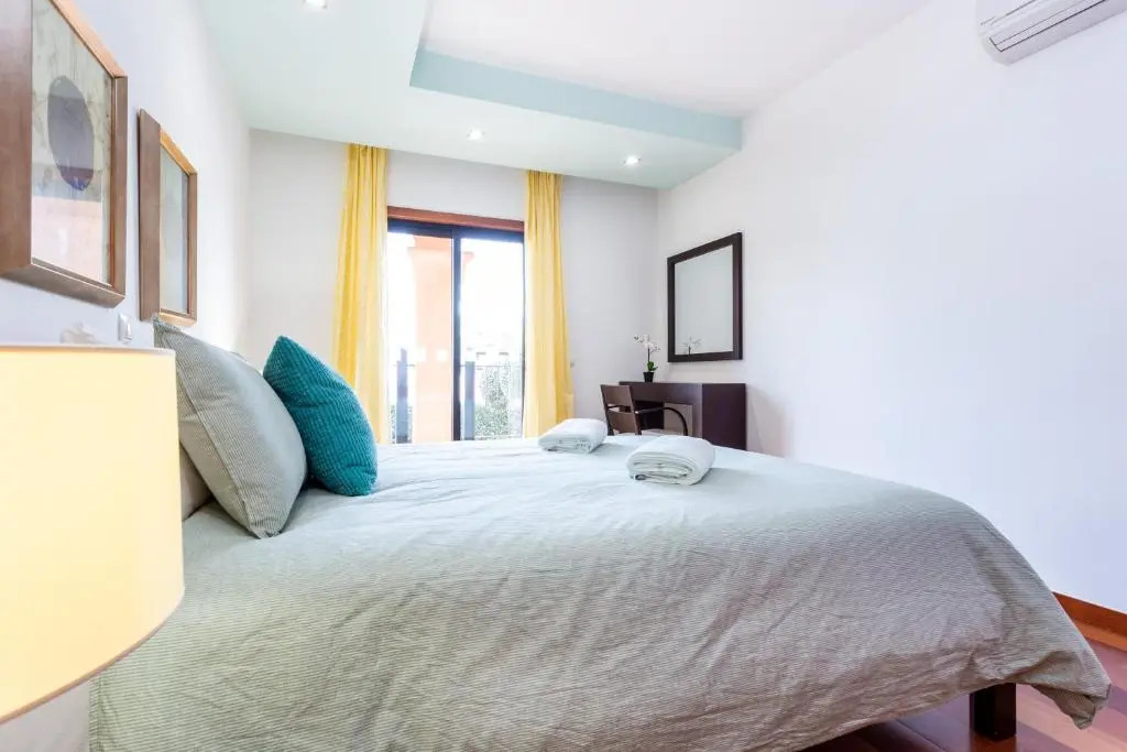 Spacious 2 bedroom apartment Baía da Luz
