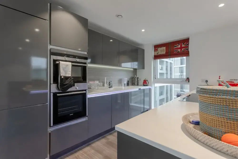 Modern 3 Bedroom Top Floor Apartment
