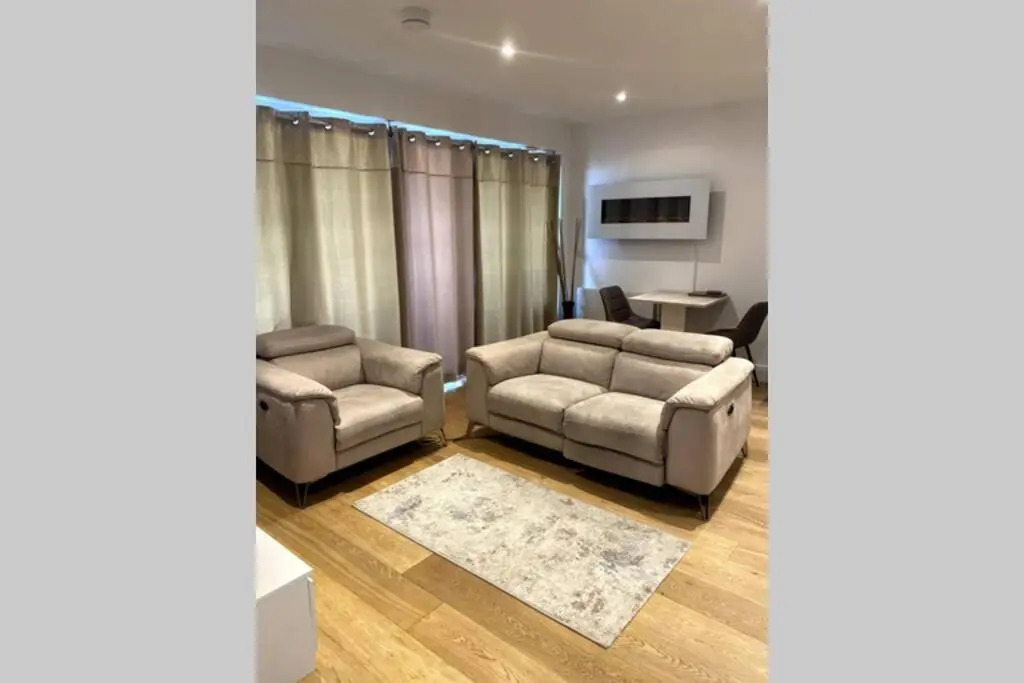 Luxury 1 Bedroom Apartment with Netflix & Parking