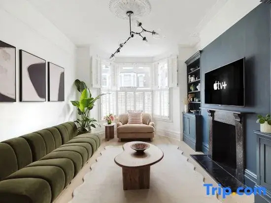 Luxury 5-Bedroom town house in Brook Green, Centra